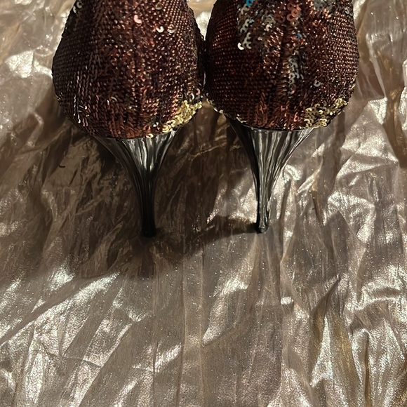 Bronze/gold sequined dress shoes brand new no tags - Picture 4 of 10
